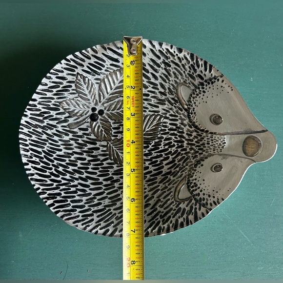 Turkish, Hedgehog plate. Silver bottom 7 1/8”x 9 1/2” - Picture 6 of 8